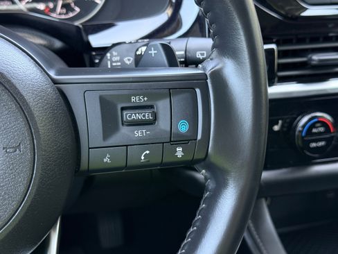 Used 2025 Nissan Pathfinder SV AWD/4WD image 13
