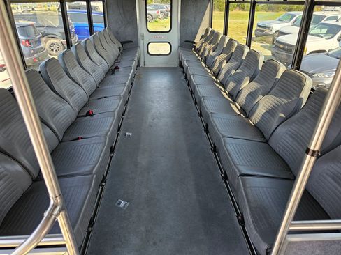 Used 2017 Ford F550 2WD Regular Cab Super Duty w/ XL Value Package image 7