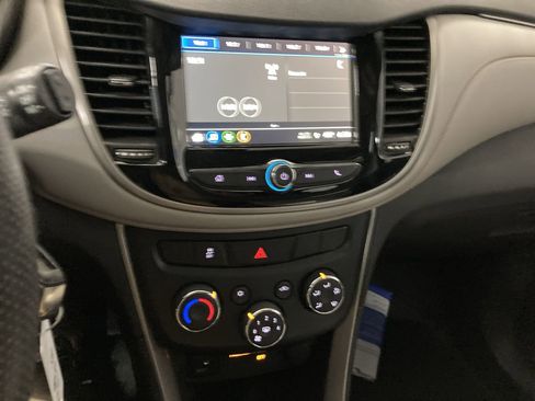 Used 2018 Chevrolet Trax LS AWD/4WD image 12
