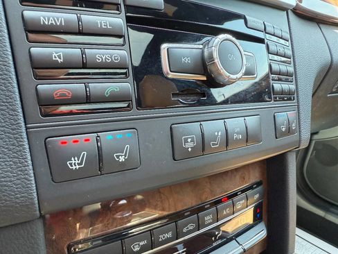 Used 2013 Mercedes-Benz E 550 4MATIC Sedan image 19