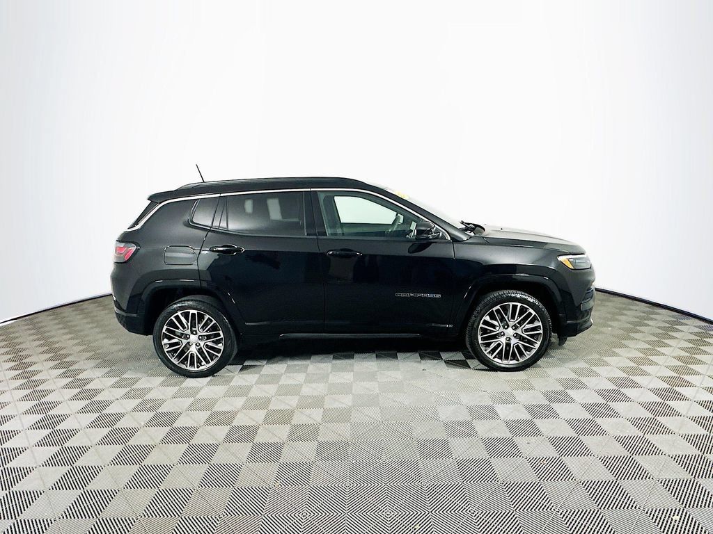 Used 2024 Jeep Compass Limited w/ Elite Group AWD/4WD image 11