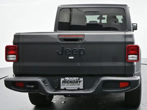 Used 2023 Jeep Gladiator Sport AWD/4WD image 6