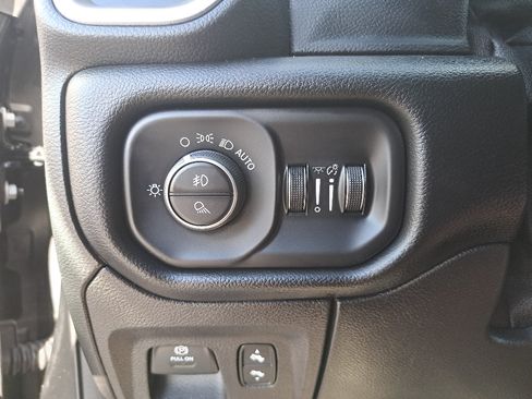 Used 2019 RAM 1500 Big Horn AWD/4WD image 25