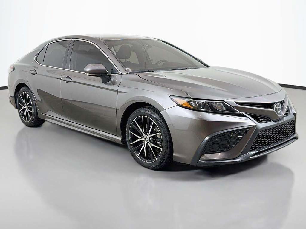 Used 2024 Toyota Camry SE w/ Convenience Package FWD image 2