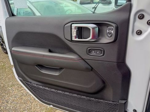 New 2026 Jeep Wrangler Unlimited Rubicon w/ Technology Group image 16