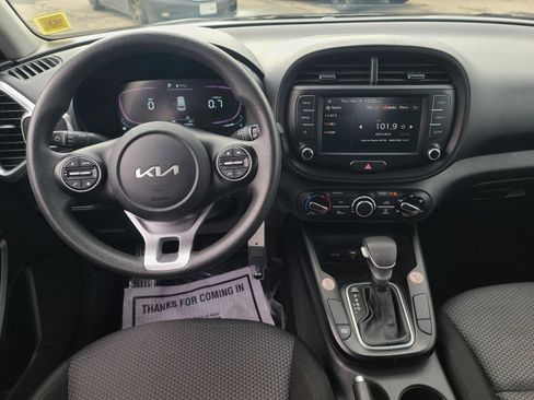 Used 2023 Kia Soul LX image 14