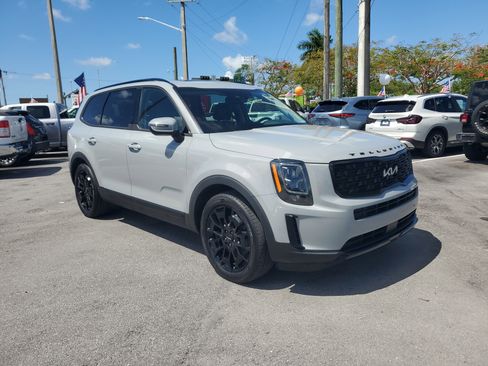 Used 2022 Kia Telluride EX w/ EX Premium Package AWD/4WD image 3