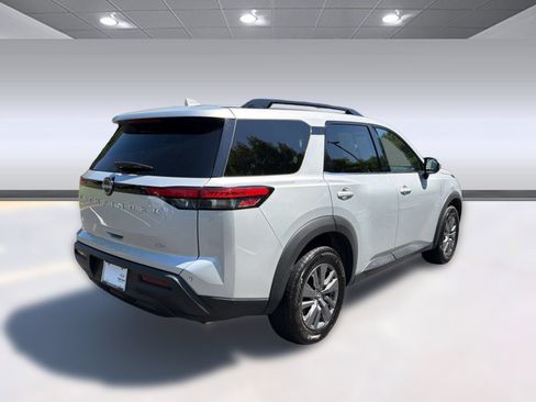 Used 2025 Nissan Pathfinder SV AWD/4WD image 9