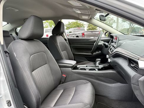 Used 2024 Nissan Altima 2.5 SV FWD image 27