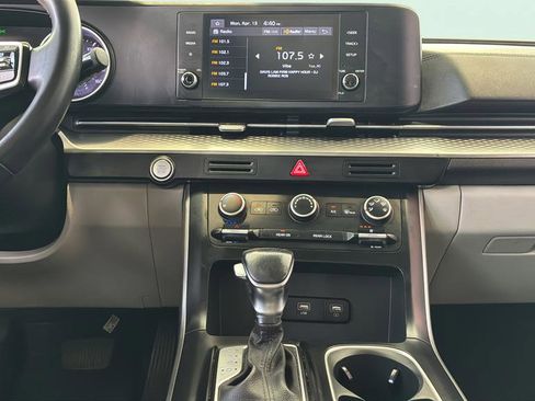 Used 2023 Kia Carnival LX FWD image 31