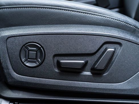 Used 2024 Audi Q4 e-tron Prestige AWD/4WD image 26