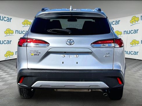 Used 2024 Toyota Corolla Cross LE w/ Moonroof Package image 5