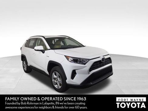 Used 2021 Toyota RAV4 XLE w/ Convenience Package AWD/4WD image 4