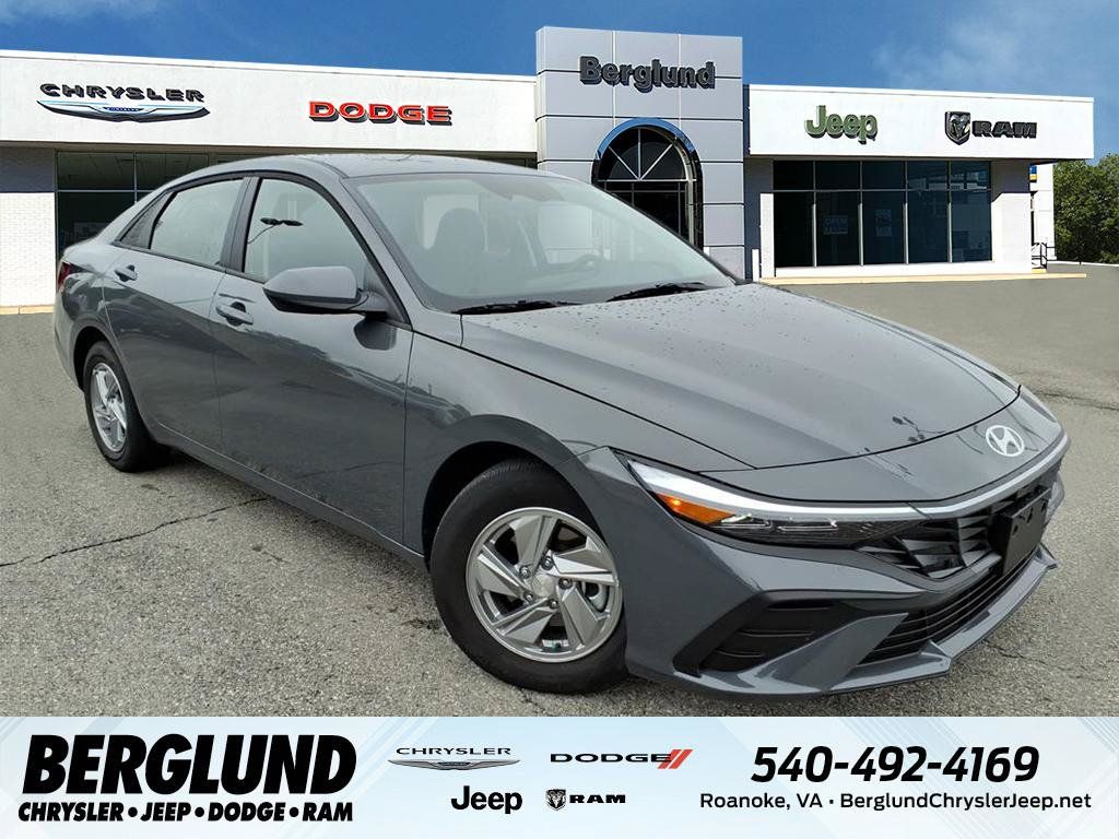 Used 2026 Hyundai Elantra SE FWD image 1