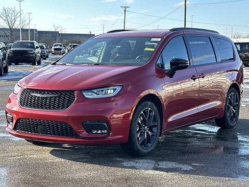 New 2026 Chrysler Pacifica Select w/ S Appearance Package image 6