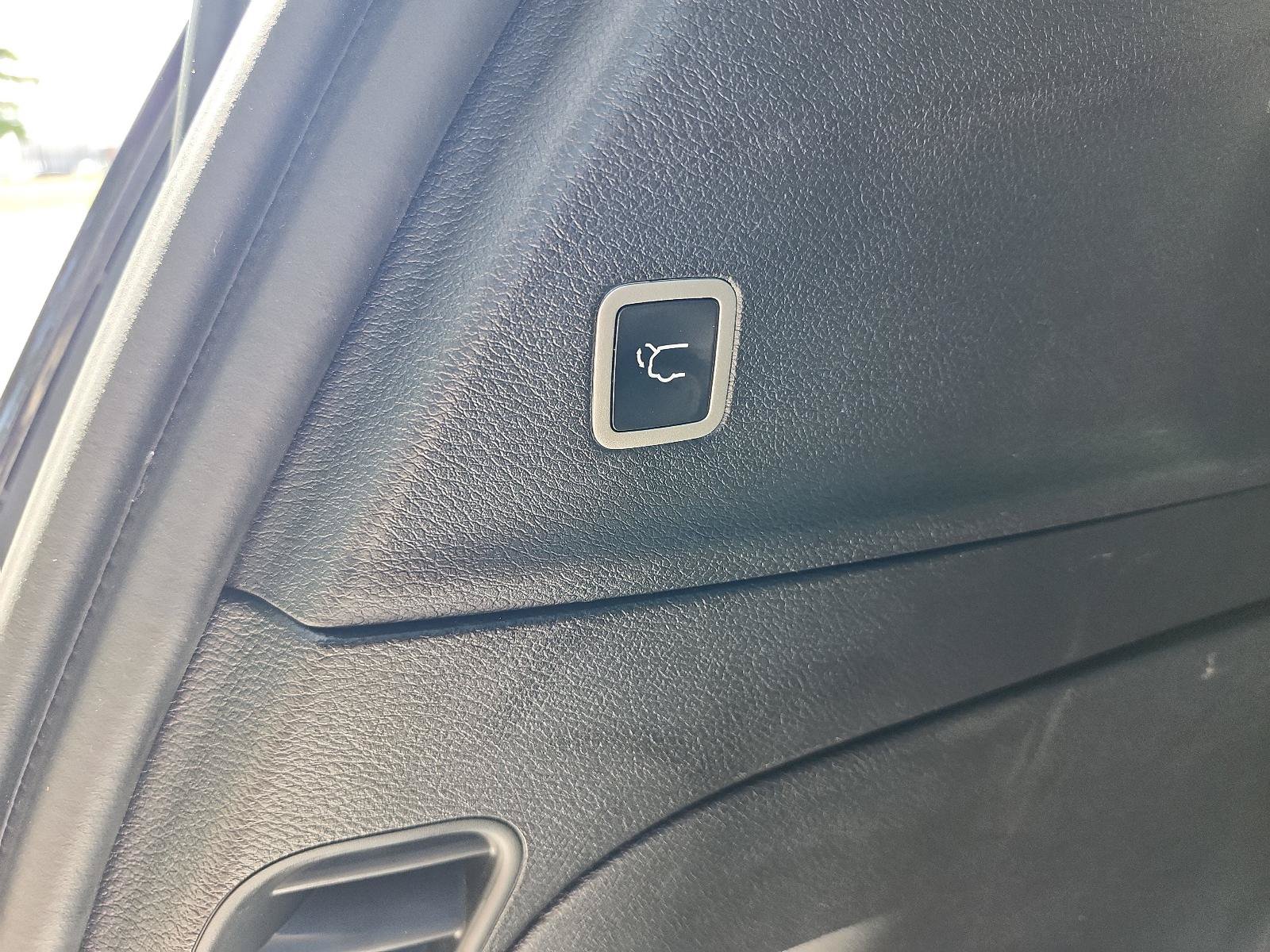 Used 2025 Chrysler Pacifica Limited FWD image 11