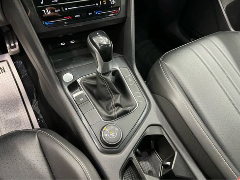 Used 2022 Volkswagen Tiguan SE R-Line image 24