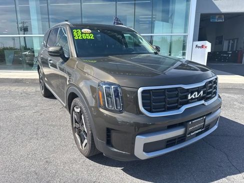Certified 2023 Kia Telluride S w/ S Sunroof Package AWD/4WD image 2