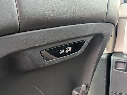 Used 2024 Chrysler Pacifica Touring-L FWD image 16