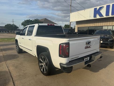 Used 2018 GMC Sierra 1500 SLT w/ SLT Preferred Package image 3