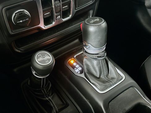 Used 2023 Jeep Wrangler Unlimited Sahara AWD/4WD image 24