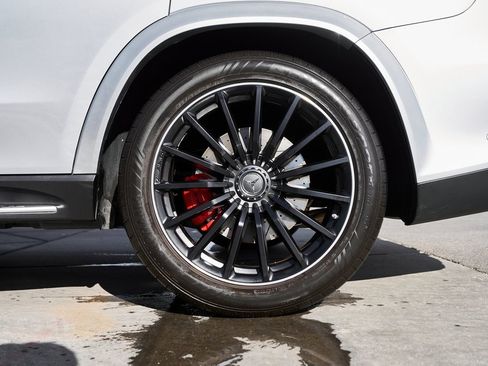 Used 2024 Mercedes-Benz GLS 63 AMG 4MATIC image 18