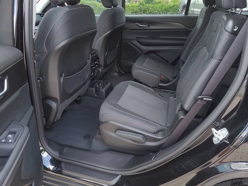 Used 2023 Jeep Grand Cherokee L Laredo RWD image 9
