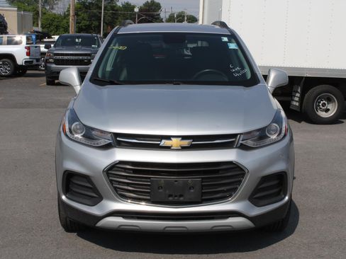 Used 2019 Chevrolet Trax LT w/ LT Convenience Package AWD/4WD image 2