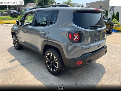 Used 2023 Jeep Renegade Latitude AWD/4WD image 7