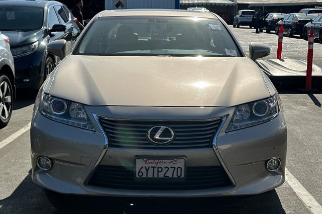 Used 2013 Lexus ES 350 w/ Luxury Pkg FWD image 3
