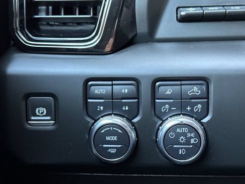 Used 2024 GMC Sierra 2500 AT4 w/ AT4 Premium Plus Package AWD/4WD image 44