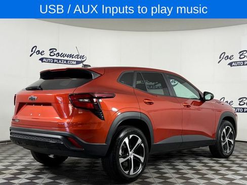 Used 2024 Chevrolet Trax RS w/ Sunroof Package FWD image 6