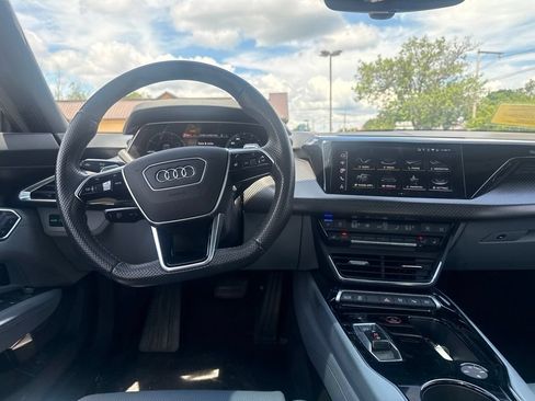 Used 2022 Audi e-tron GT Prestige AWD/4WD image 17