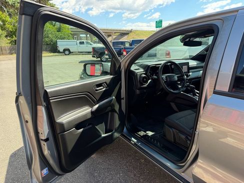 Used 2025 Chevrolet Colorado Trail Boss AWD/4WD image 10