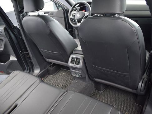 Certified 2022 Volkswagen Tiguan SE R-Line image 17