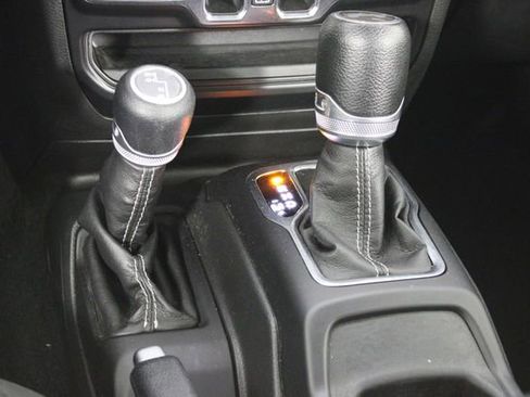 Used 2021 Jeep Wrangler Unlimited Sahara image 36