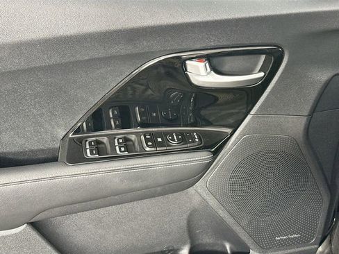 Used 2022 Kia Niro EX w/ Cold Weather Package image 27