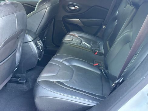 Used 2021 Jeep Cherokee Limited AWD/4WD image 6