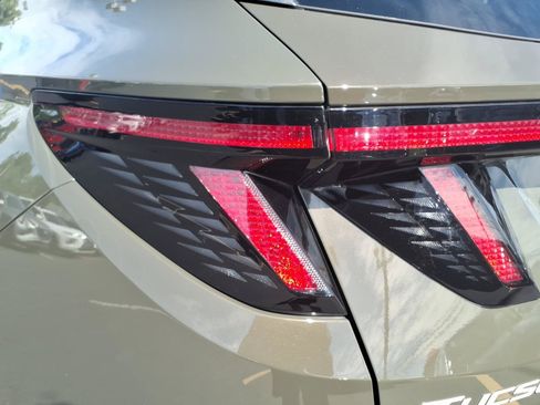 Certified 2025 Hyundai Tucson SEL AWD/4WD image 16