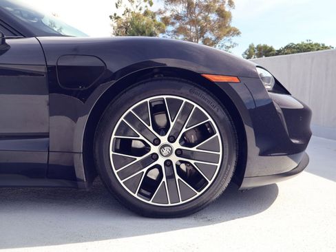 Certified 2022 Porsche Taycan image 11