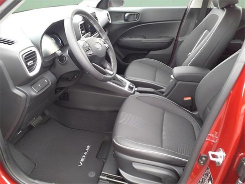 New 2025 Hyundai Venue Limited image 9