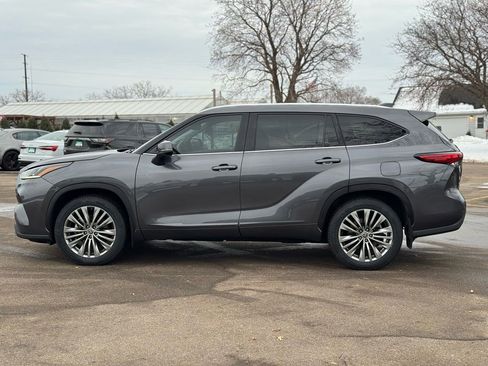 Used 2022 Toyota Highlander Limited image 5