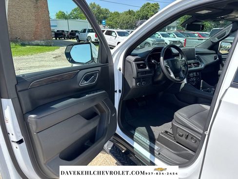 Used 2023 Chevrolet Tahoe Z71 w/ Luxury Package AWD/4WD image 9