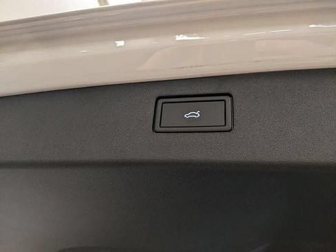 New 2026 Volkswagen Tiguan SE FWD image 30