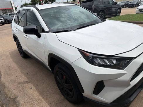 Certified 2021 Toyota RAV4 LE FWD image 5