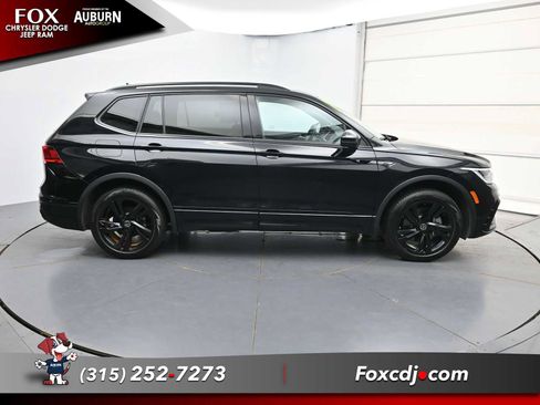 Used 2024 Volkswagen Tiguan SE R-Line AWD/4WD image 17