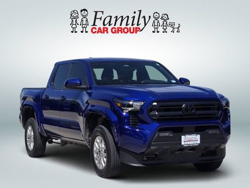 Used 2025 Toyota Tacoma SR5 AWD/4WD image 2