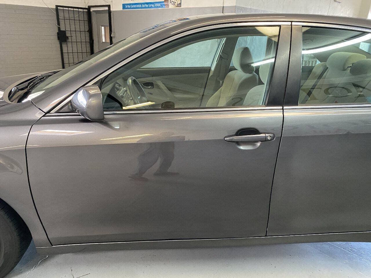 Used 2011 Toyota Camry LE FWD image 15
