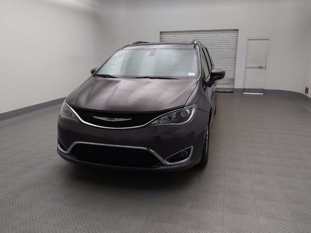 Used 2019 Chrysler Pacifica Touring-L FWD image 15