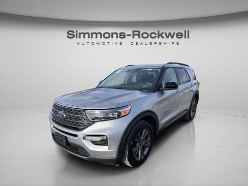 Used 2022 Ford Explorer XLT w/ Equipment Group 202A image 1